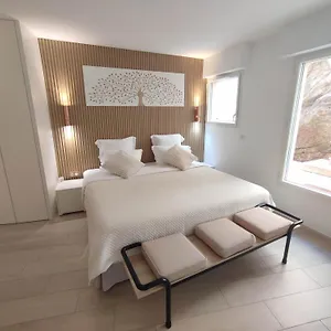 Traverse Des Artistes Hotel